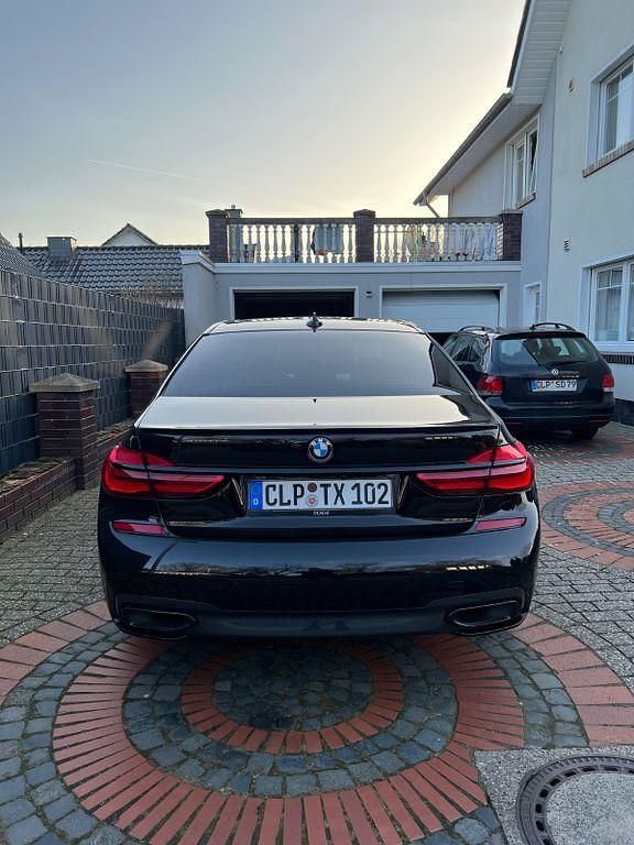 Gebraucht BMW 750L Performance 400 PS (294 kW) 2017 Schwarz Limousine