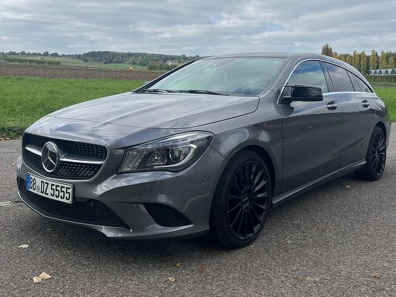 Grau Gebraucht 2015 Mercedes CLA220 Limousine | 13.500 € (Superpreis) - Bild 1/4