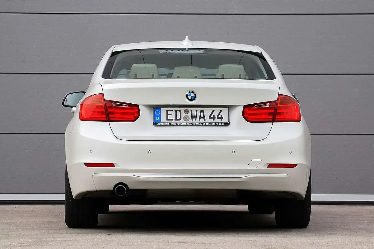 Używany BMW 320 184 KM (135 kW) 2014 Biały Sedan/Limuzyna