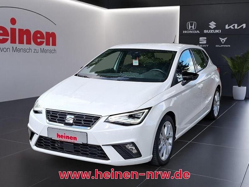 Weiß Gebraucht 2023 Seat Ibiza FR Limousine | 17.499 € (Fairer Preis) - Bild 1/4