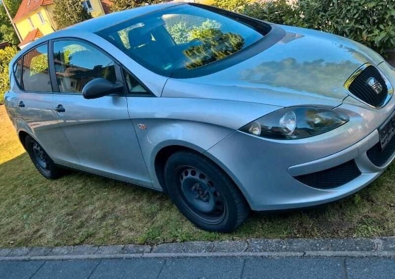 Grau Gebraucht 2005 Seat Toledo Limousine | 700 € (Guter Preis) - Bild 1/4