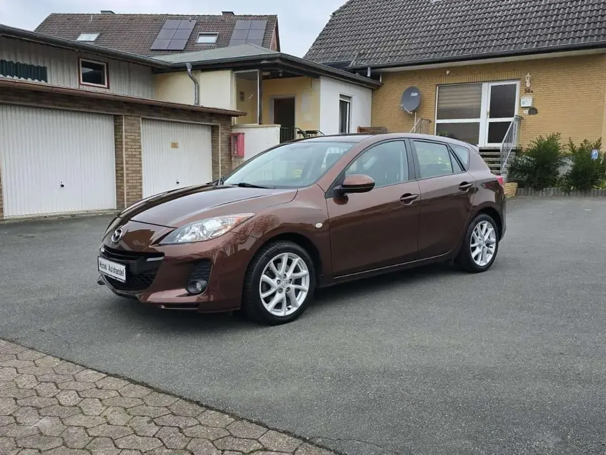 Używany Mazda 3 Edition 150 KM (110 kW) 2012 Brązowy Hatchback