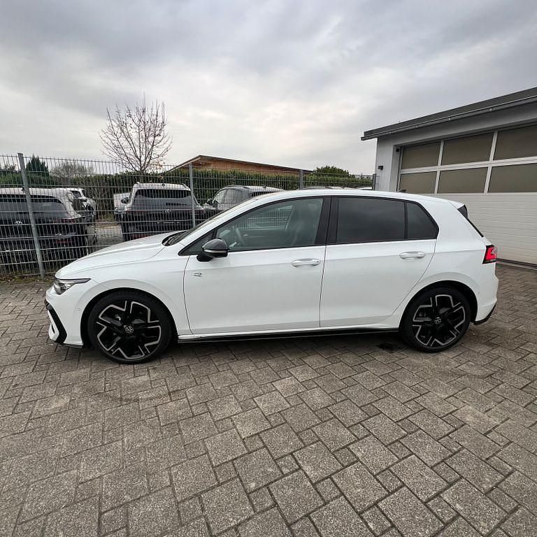 Gebraucht VW Golf VIII R-line 150 PS (110 kW) 2024 Weiß Limousine