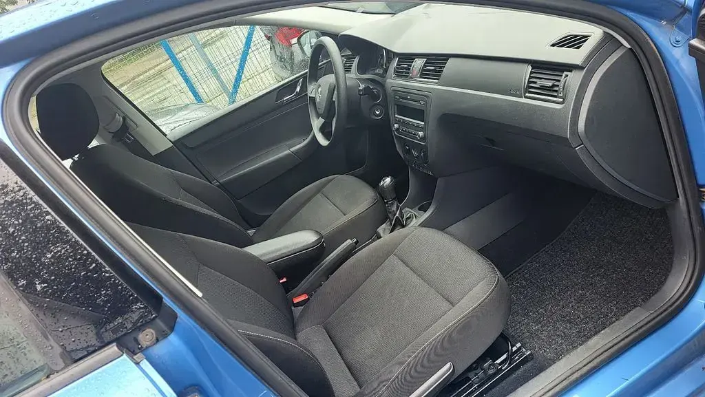 Gebraucht Skoda Rapid Ambition 105 PS (77 kW) 2013 Blau Kleinwagen