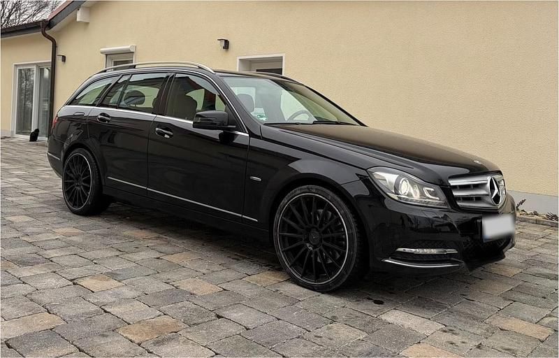 Gebraucht Mercedes C300 231 PS (169 kW) 2012 Schwarz Kombi