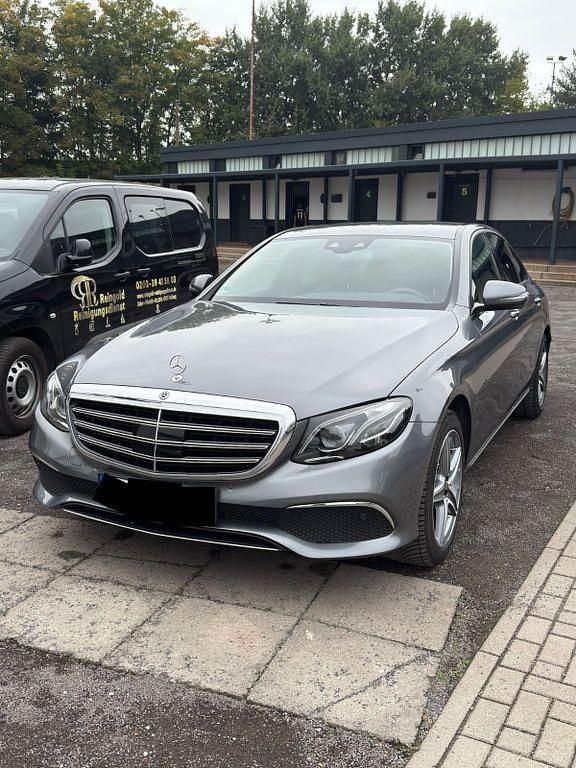 Grau Gebraucht 2019 Mercedes E350 Limousine | 33.799 € (Teuer) - Bild 1/4