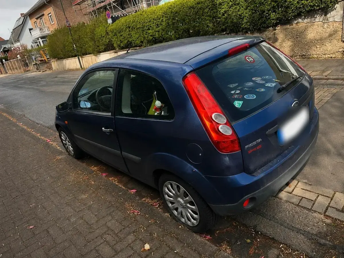 Gebraucht Ford Fiesta 60 PS (44 kW) 2006 Blau Kleinwagen