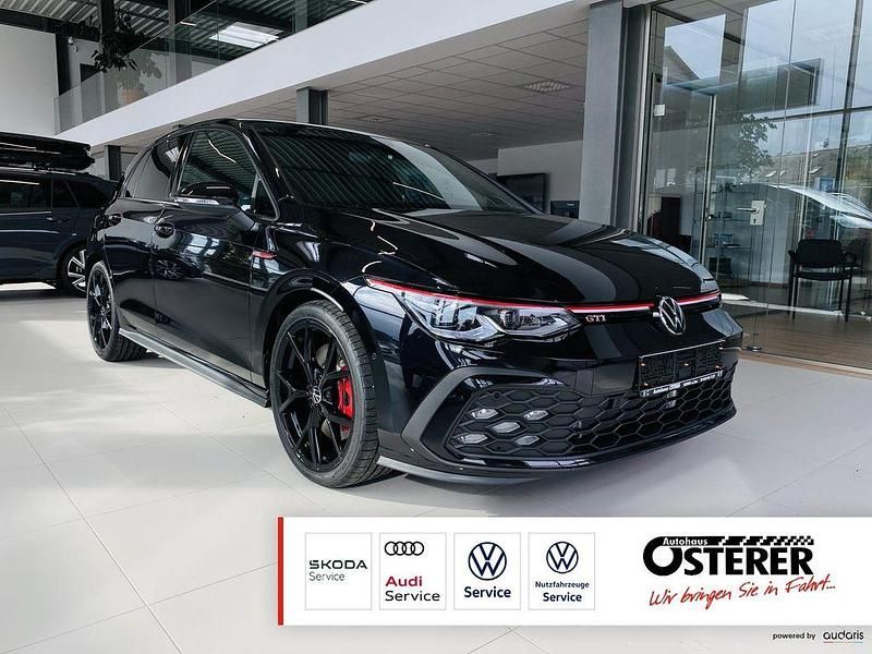 Deep black perleffekt Gebraucht 2021 VW Golf VIII IQ Drive Limousine | 30.950 € (Etwas zu teuer) - Bild 1/3