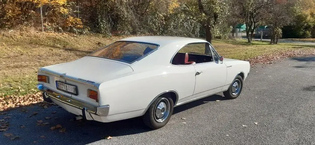 Używany Opel Rekord 90 KM (66 kW) 1968 Biały Sedan/Limuzyna