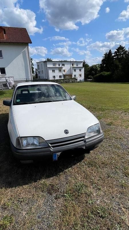 Second-hand Opel Omega 116 CP (85 kW) 1987 Alb Berlinǎ