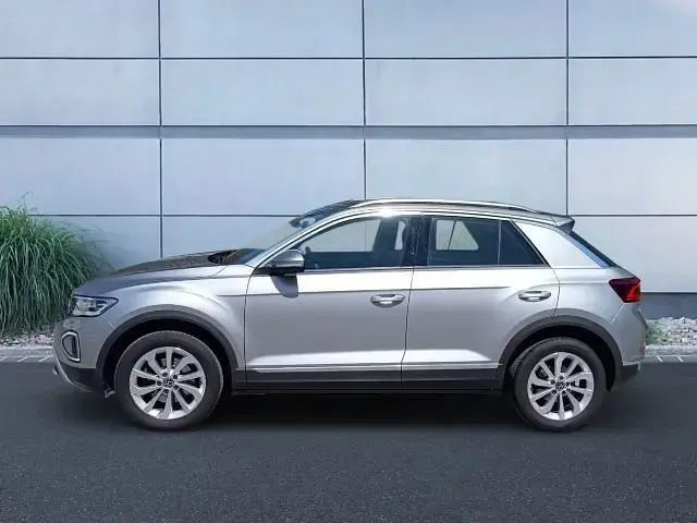 Second-hand VW T-Roc Style 150 CP (110 kW) 2024 Argintiu SUV