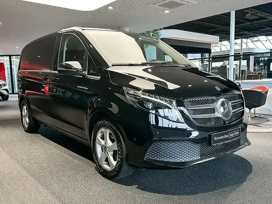 Gebraucht Mercedes V220 163 PS (119 kW) 2023 Schwarz Van / Kleinbus