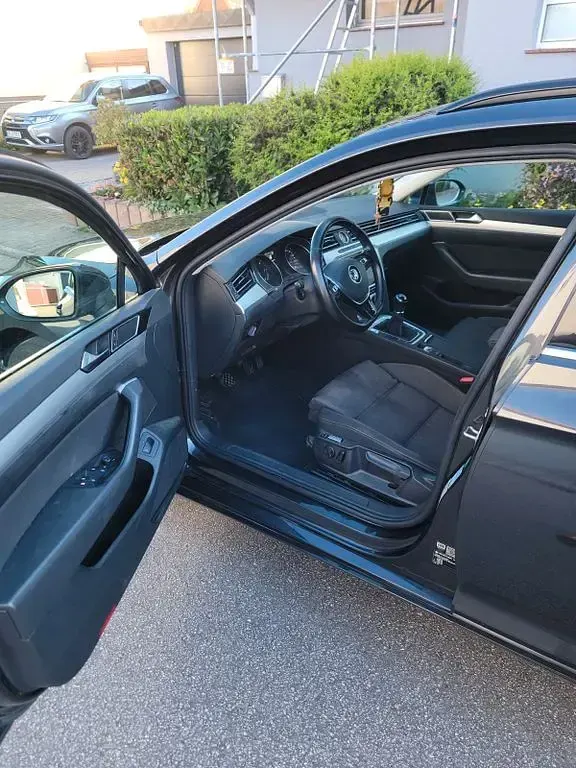 Używany VW Passat Highline 150 KM (110 kW) 2018 Czarny Kombi