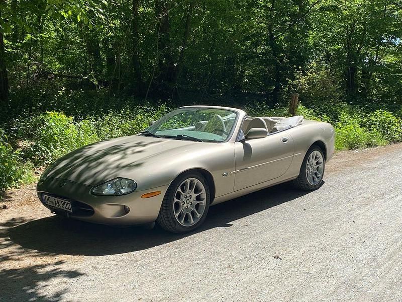 Używany Jaguar XK8 294 KM (216 kW) 1997 Złoty Kabriolet