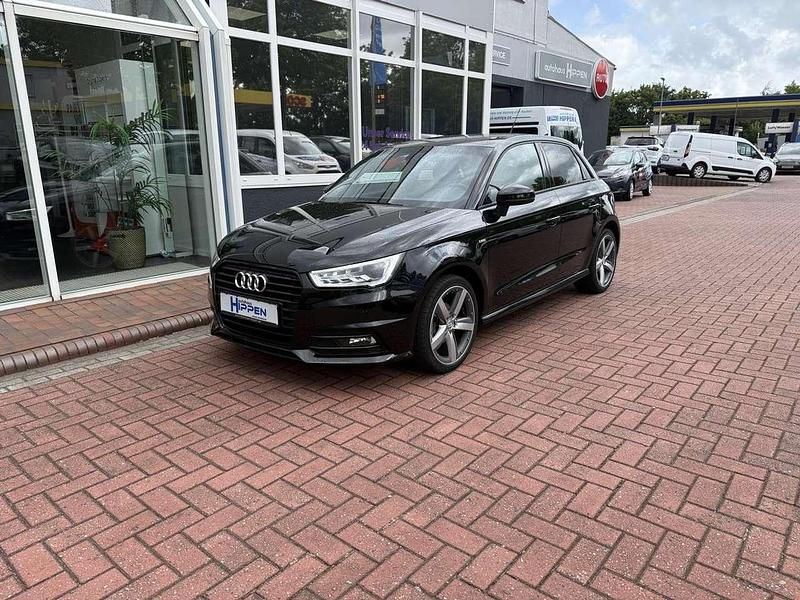 Mythos black metallic Gebraucht 2017 Audi A1 Sportback S-Line Kleinwagen | 15.900 € (Teuer) - Bild 1/4