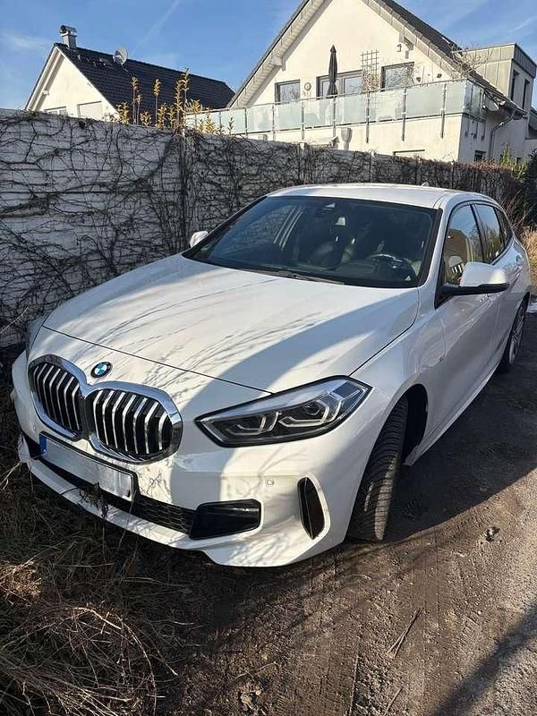 Weiß Gebraucht 2022 BMW 120 M Sport Kleinwagen | 20.000 € (Superpreis) - Bild 1/4
