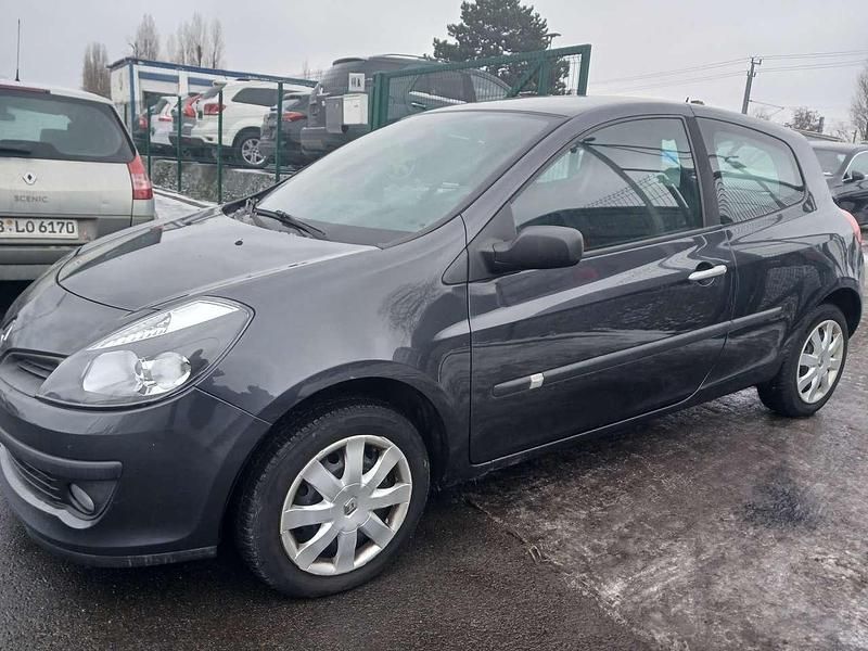 Gebraucht Renault Clio II Dynamique 75 PS (55 kW) 2006 Grau eclipse Kleinwagen