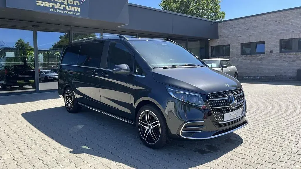 Gebraucht Mercedes V300 AMG 237 PS (174 kW) 2024 Lackfarbe graphitgrau dunkel Van / Kleinbus