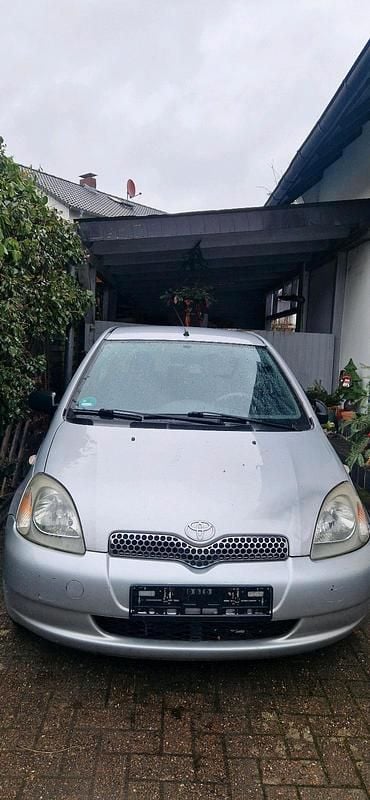 Gebraucht Toyota Yaris 87 PS (63 kW) 2003 Silber Kleinwagen