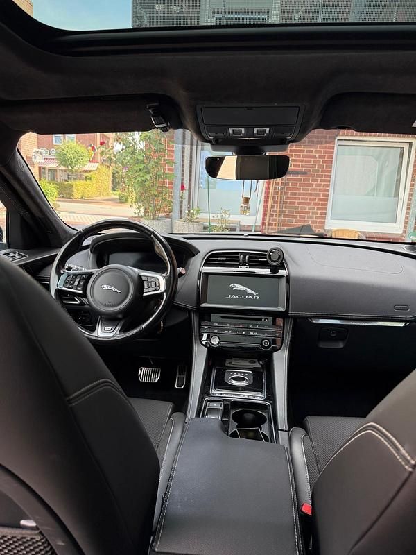 Gebraucht Jaguar F-Pace 300 PS (220 kW) 2019 Grau SUV