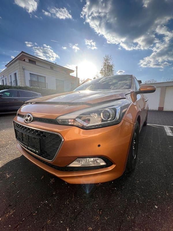 Orange Gebraucht 2016 Hyundai i20 Style Kleinwagen | 10.250 € (Fairer Preis) - Bild 1/4