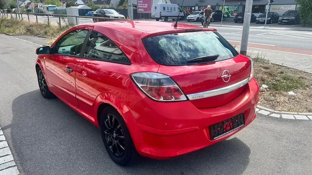 Gebraucht Opel Astra GTC Selection 90 PS (66 kW) 2009 Rot Limousine