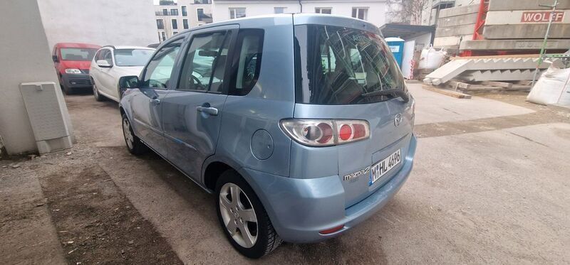 Grau Gebraucht 2007 Mazda 2 Active Limousine | 2.100 € (Fairer Preis) - Bild 1/4