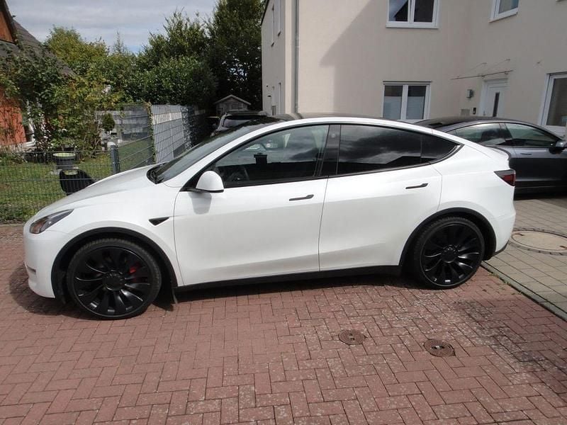 Weiß Gebraucht 2022 Tesla Model Y Performance SUV | 38.300 € (Fairer Preis) - Bild 1/4