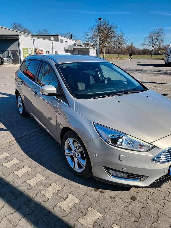 Beige Gebraucht 2015 Ford Focus Kombi | 9.900 € (Fairer Preis) - Bild 1/4