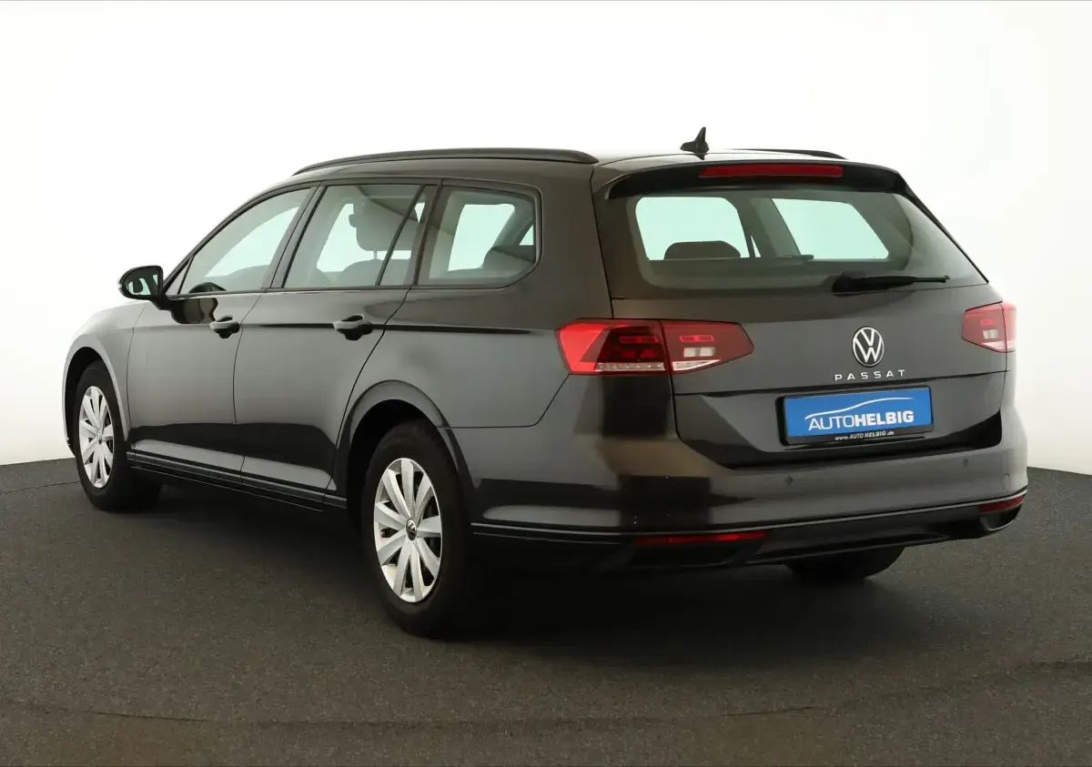Gebraucht VW Passat 150 PS (110 kW) 2022 Mangangrau metallic Kombi