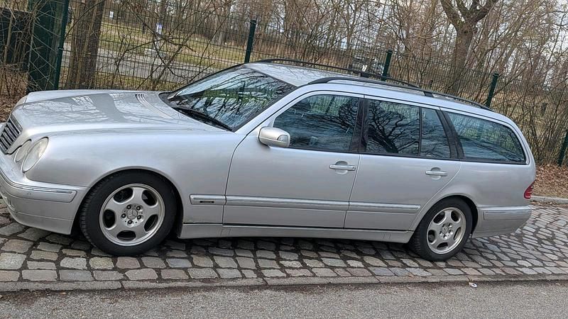 Gebraucht Mercedes E320 Avantgarde 197 PS (144 kW) 2002 Silber Kombi