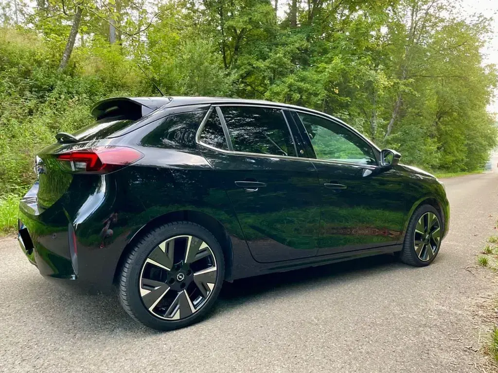 Usado Opel Corsa-e 100 kW (136 HP) 2023 Preto Citadino