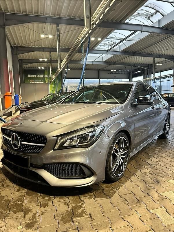 Silber Gebraucht 2017 Mercedes CLA200 AMG line Limousine | 14.800 € (Fairer Preis) - Bild 1/4