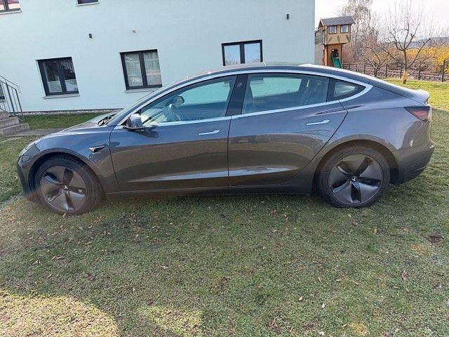 Second-hand Tesla Model 3 324 kW (441 CP) 2019 Gri Berlinǎ