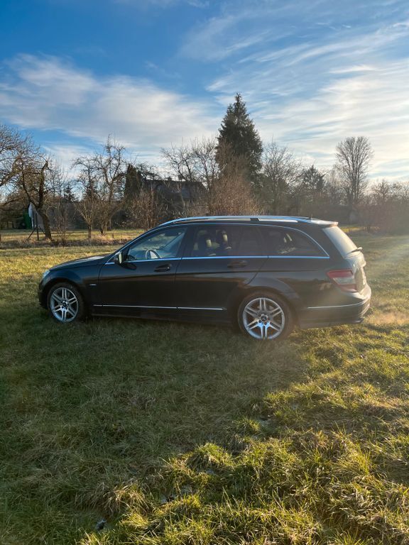 Schwarz Gebraucht 2010 Mercedes C350 Avantgarde Kombi | 12.400 € (Fairer Preis) - Bild 1/4