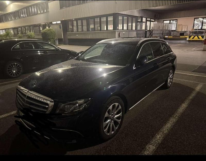 Blau Gebraucht 2019 Mercedes E220 Kombi | 28.999 € (Fairer Preis) - Bild 1/3