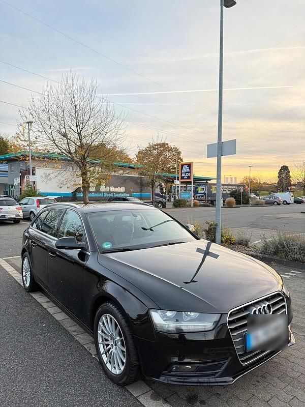 Schwarz Gebraucht 2012 Audi A4 Kombi | 8.100 € (Guter Preis) - Bild 1/4