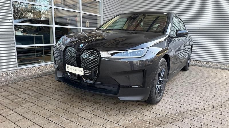 Gebraucht BMW iX Shadowline 385 kW (524 PS) 2023 Sophistograu brillanteffekt SUV