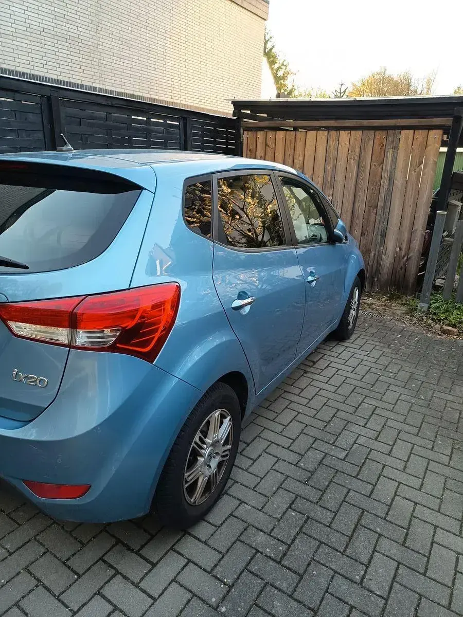 Gebraucht Hyundai ix20 Edition 90 PS (66 kW) 2014 Blau Kleinwagen