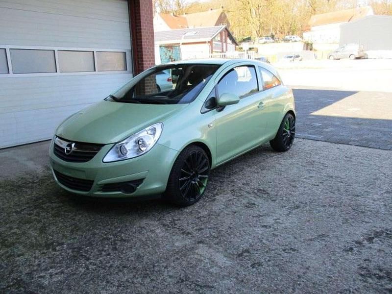 Gebraucht Opel Corsa Color Edition 80 PS (58 kW) 2009 Grün Kleinwagen