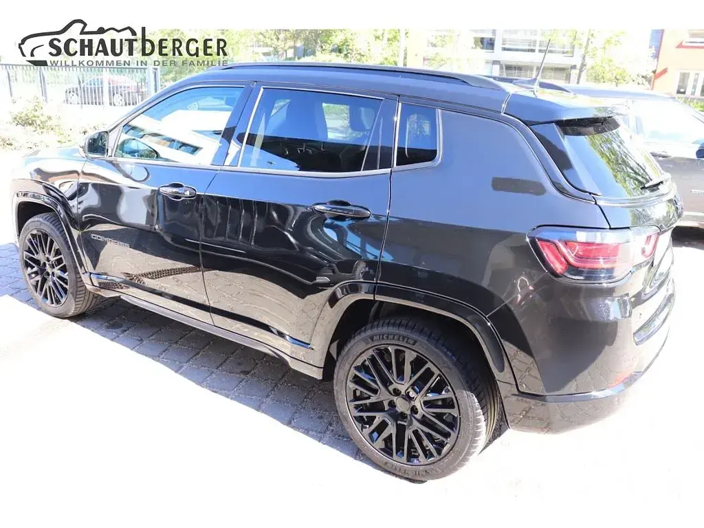 Gebraucht Jeep Compass 131 PS (96 kW) 2024 Schwarz SUV