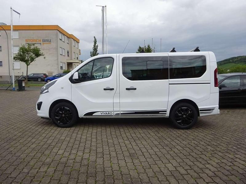 Gebraucht Opel Vivaro Sport 145 PS (106 kW) 2017 Weiß Van / Kleinbus