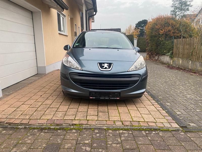 Grau Gebraucht 2006 Peugeot 207 Limousine | 2.399 € (Fairer Preis) - Bild 1/4