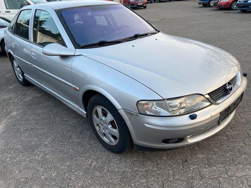 Gebraucht Opel Vectra Sport 101 PS (74 kW) 2001 Silber Limousine