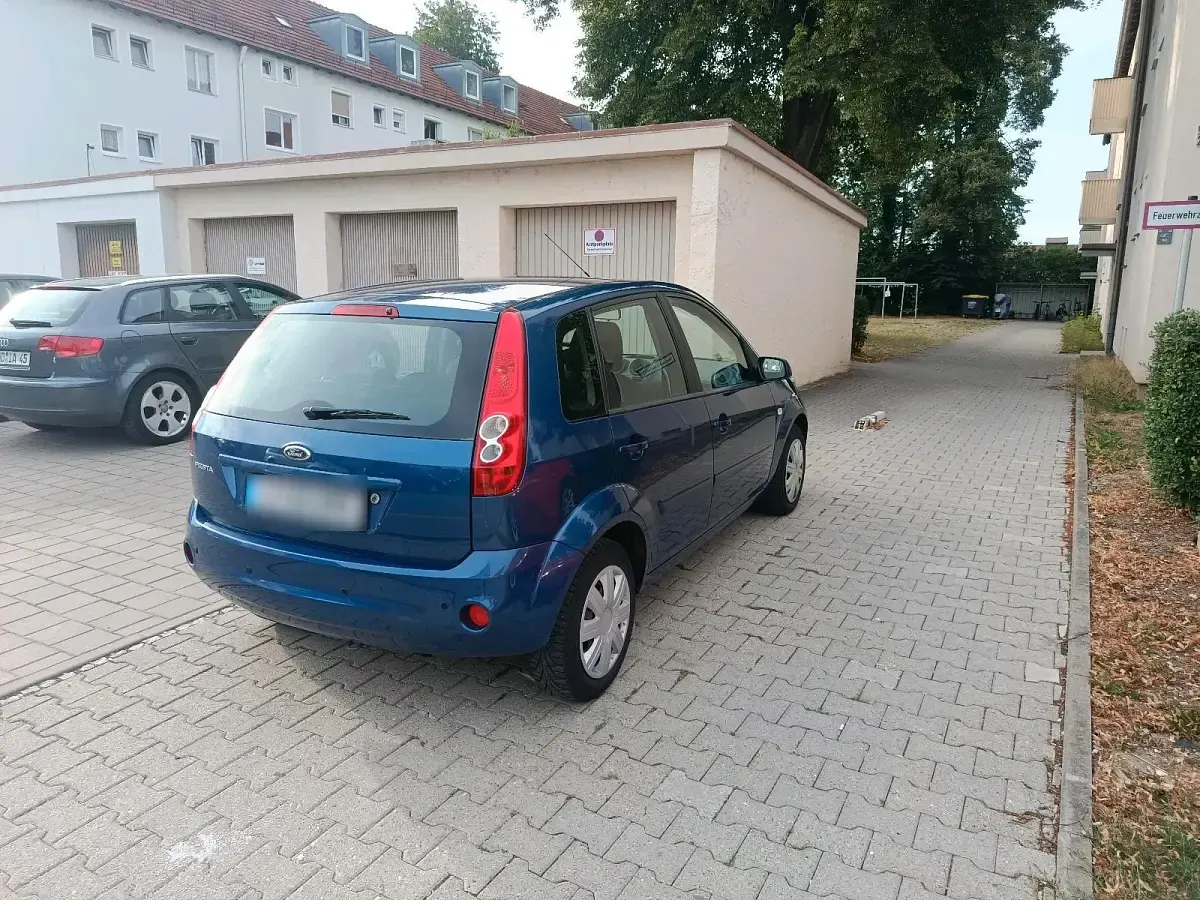 Gebraucht Ford Fiesta 80 PS (58 kW) 2008 Blau Kleinwagen