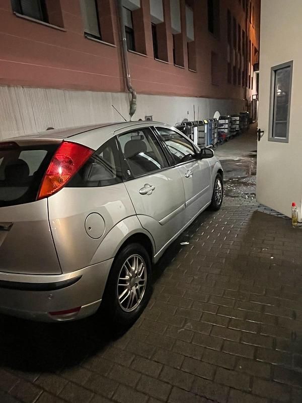 Gebraucht Ford Focus 100 PS (73 kW) 2001 Silber Kleinwagen