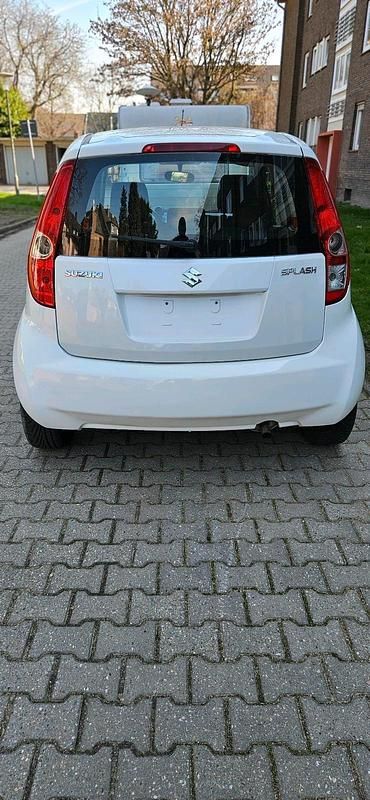 Gebraucht Suzuki Splash 77 PS (56 kW) 2011 Weiß Kleinwagen