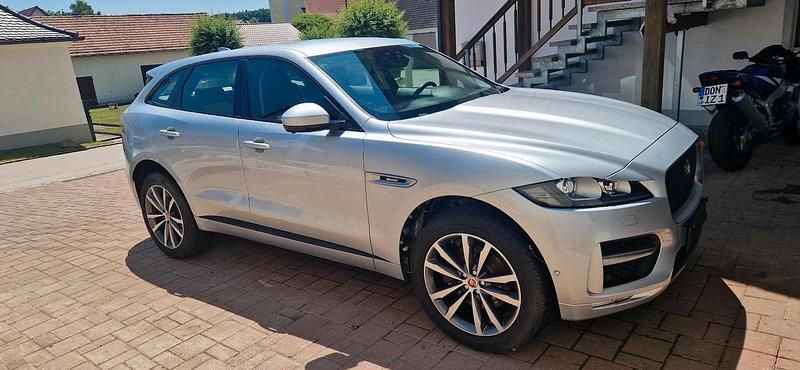 Grau Gebraucht 2016 Jaguar F-Pace SUV | 20.300 € (Guter Preis) - Bild 1/4