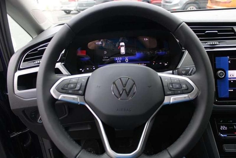 Gebraucht VW Touran Comfortline 150 PS (110 kW) 2024 Blau Van / Kleinbus