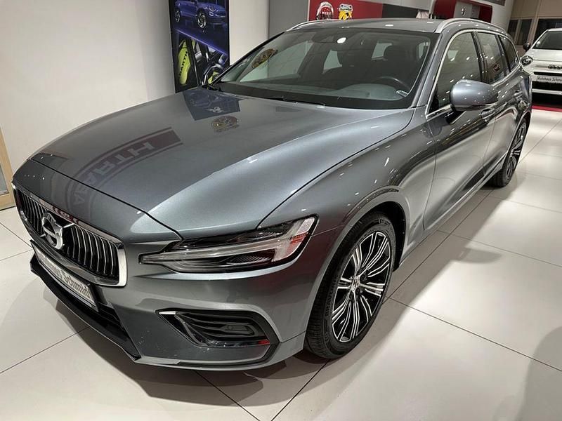Gebraucht Volvo V60 Inscription 190 PS (139 kW) 2020 Osmium grey Kombi